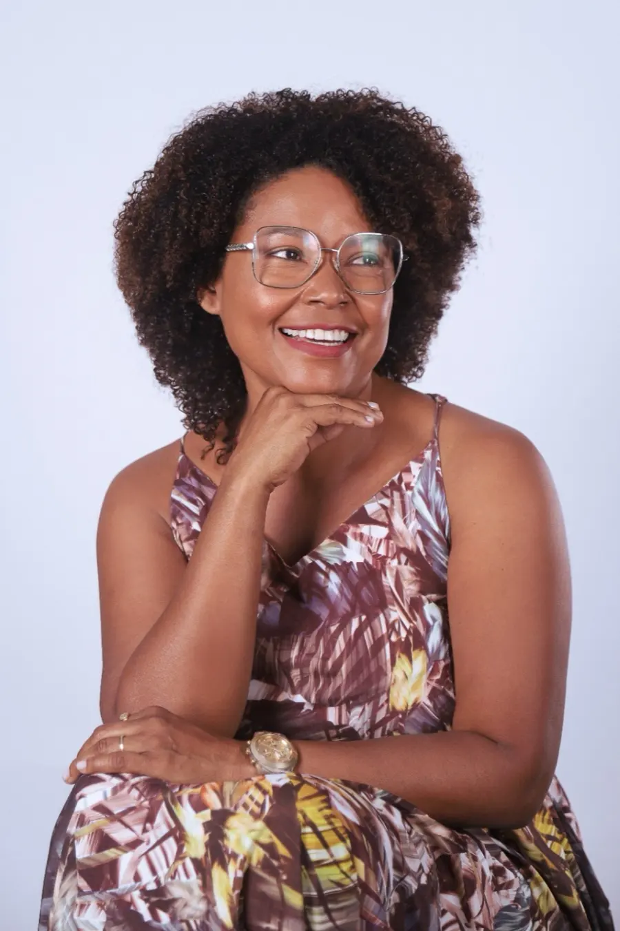 Vânia Alves sorrindo, em retrato de despedida